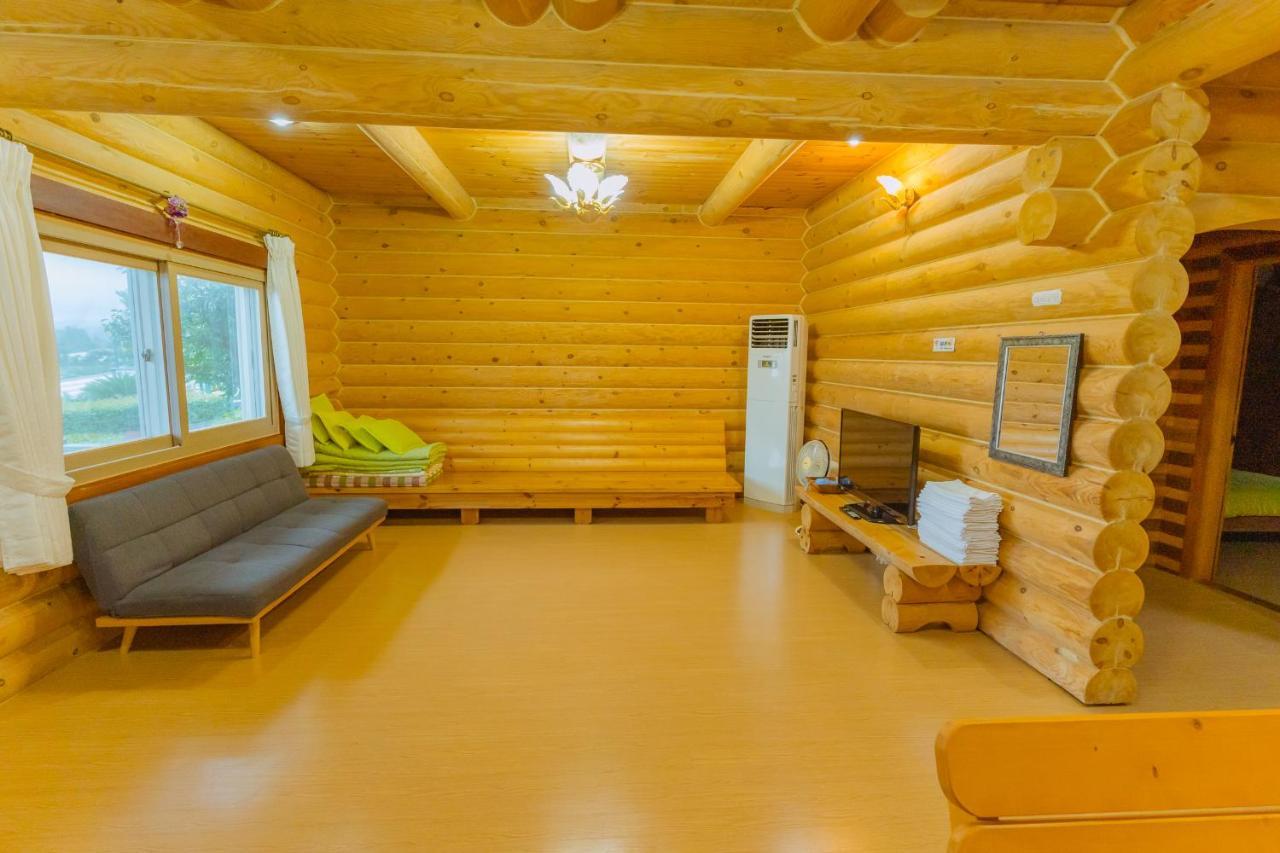 Jungmun Log Pension & Resort Seogwipo Exterior foto