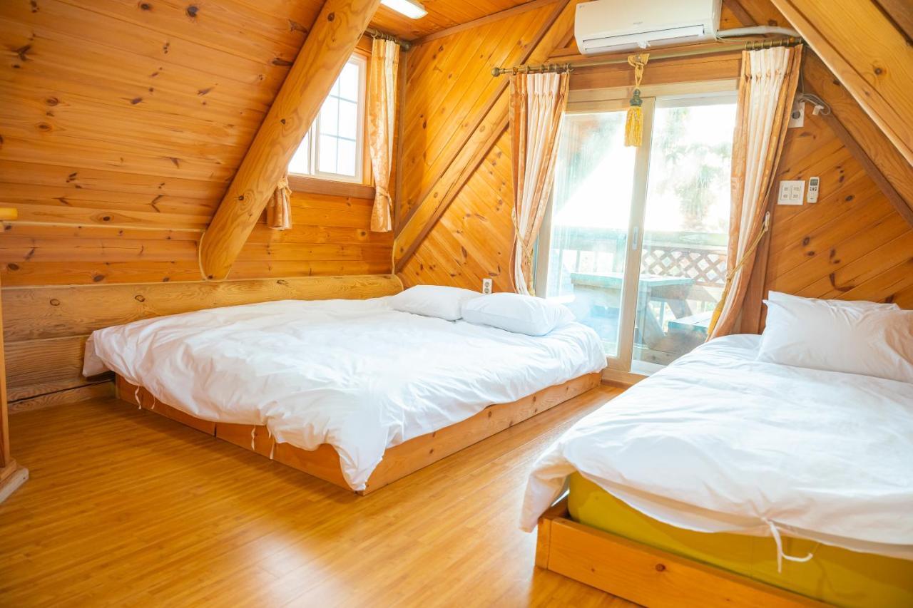 Jungmun Log Pension & Resort Seogwipo Exterior foto