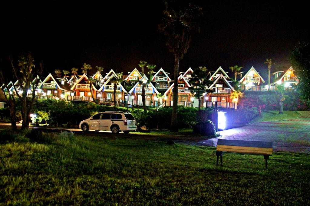 Jungmun Log Pension & Resort Seogwipo Exterior foto