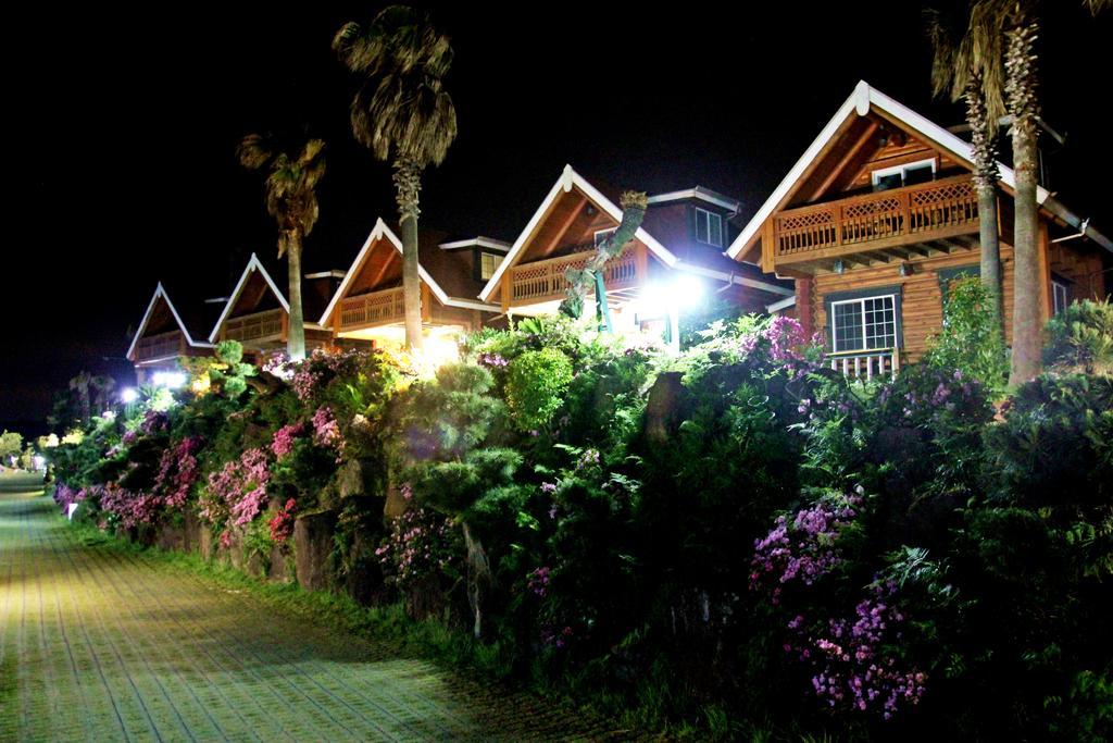 Jungmun Log Pension & Resort Seogwipo Exterior foto